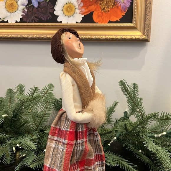 Byers’ Choice Caroler - Picture 3 of 9